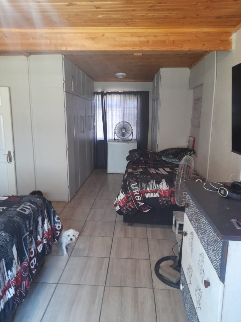 6 Bedroom Property for Sale in Uitsig Free State